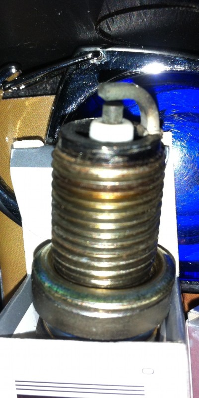 проведите визуальный осмотр свечи зажигания