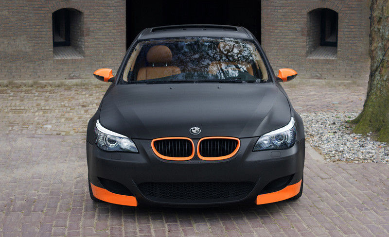 БМВ в темной цвете (покраска жидкая резина)